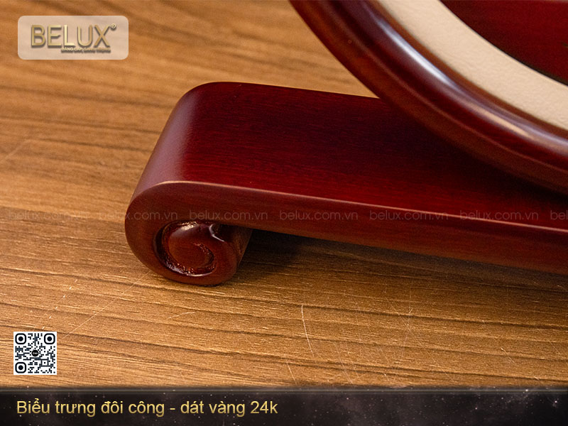 Biểu trưng tròn đôi công dát vàng 24k&nbsp;